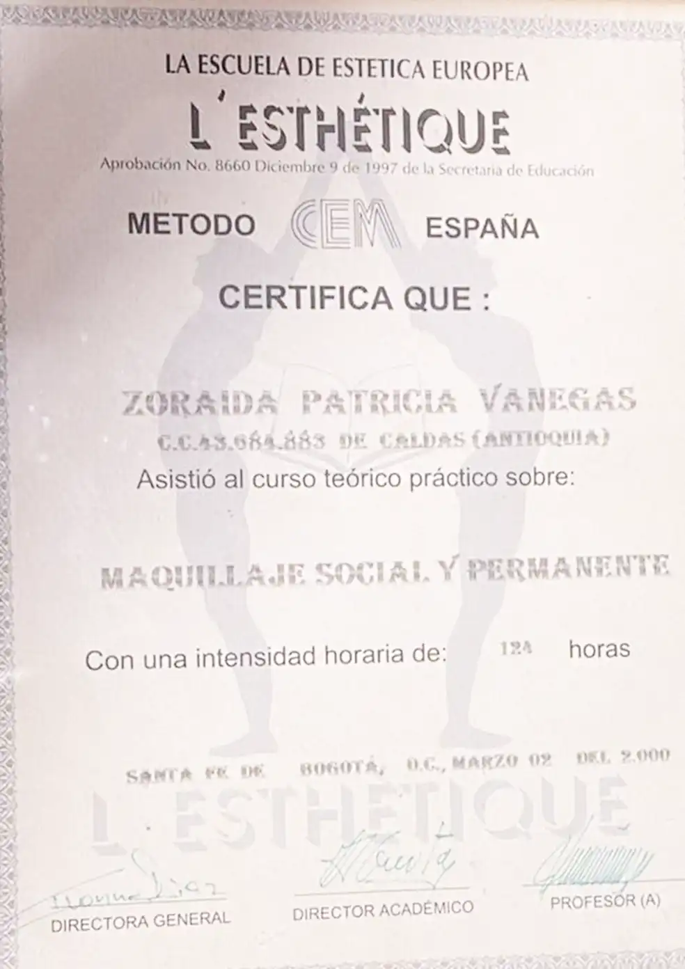 Maquillaje social y permanente — L’Esthétique · 124 horas · 2000